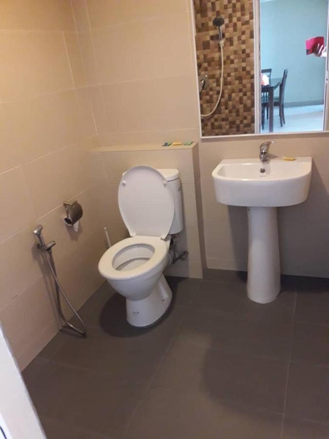 The Barn Private Home @ Sri Sayang Apartment باتو فيرينغي المظهر الخارجي الصورة